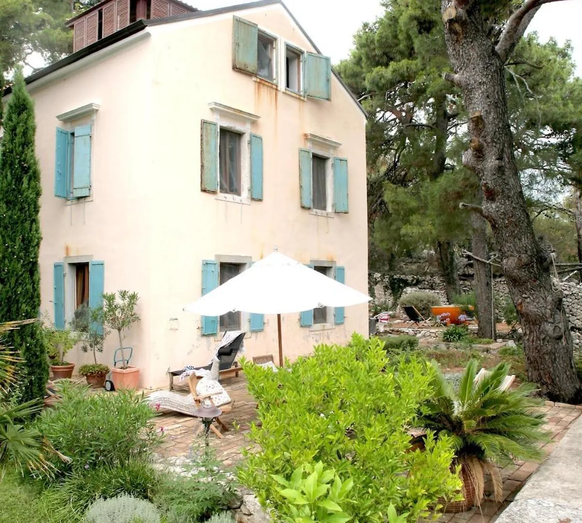 Beautiful Villa On A Small Island Mali Losinj